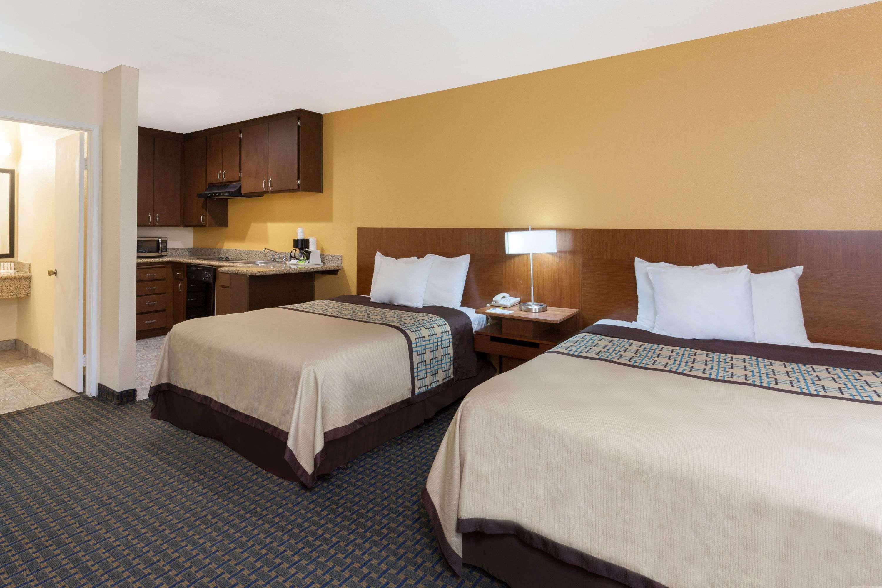 Days Inn By Wyndham Mission Valley-Sdsu San Diego Exterior photo