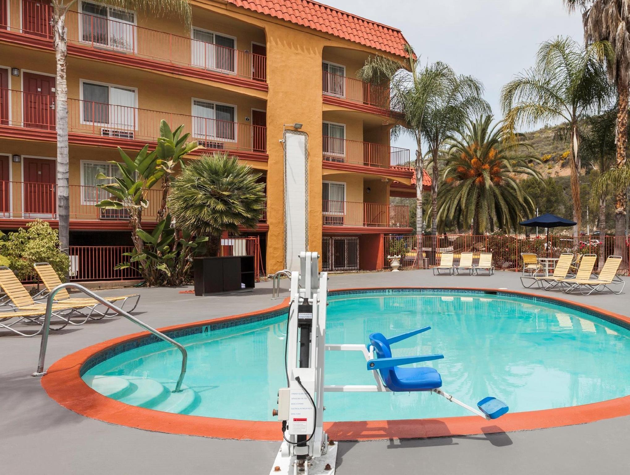 Days Inn By Wyndham Mission Valley-Sdsu San Diego Exterior photo