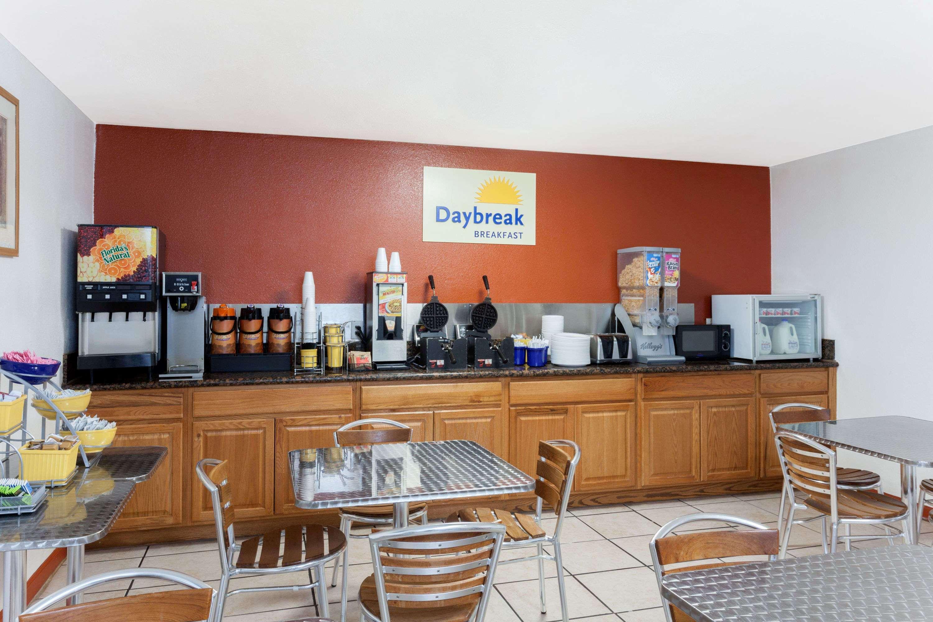 Days Inn By Wyndham Mission Valley-Sdsu San Diego Exterior photo
